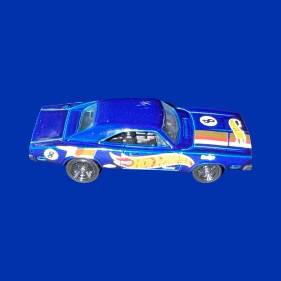 Hot Wheels ‘69 Dodge Charger #243 HW '19 Race Team #8 1:64 - Picture 6 of 8